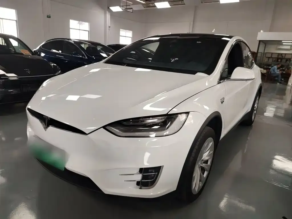 Tesla Model X — фото 3