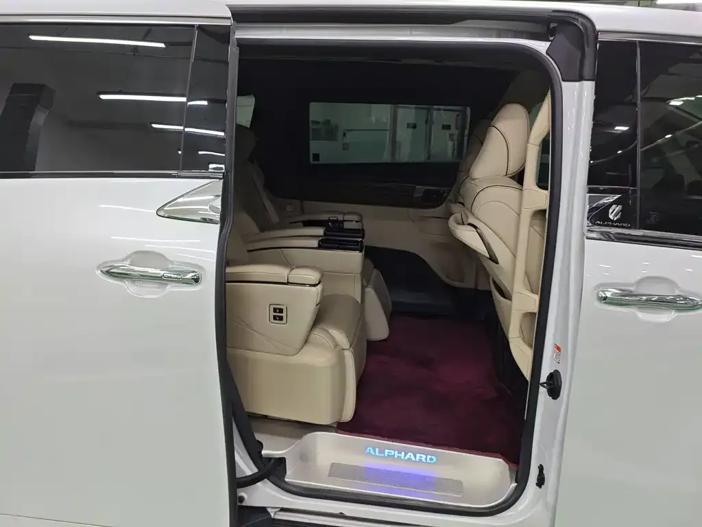 Toyota Alphard 2024 из CN, фото 2