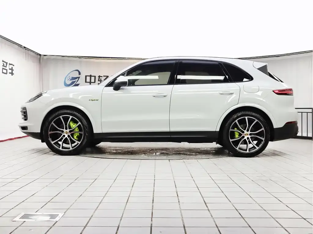 Porsche Cayenne Hybrid 2023 из CN, фото 3