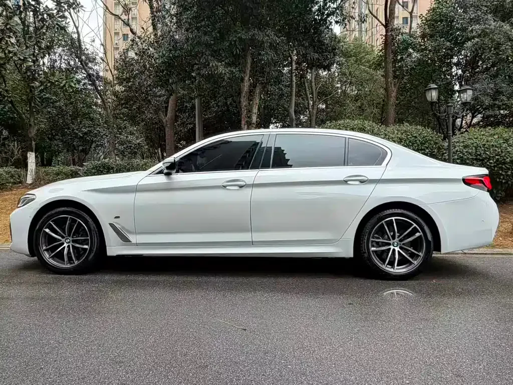 BMW 5 Series — фото 9