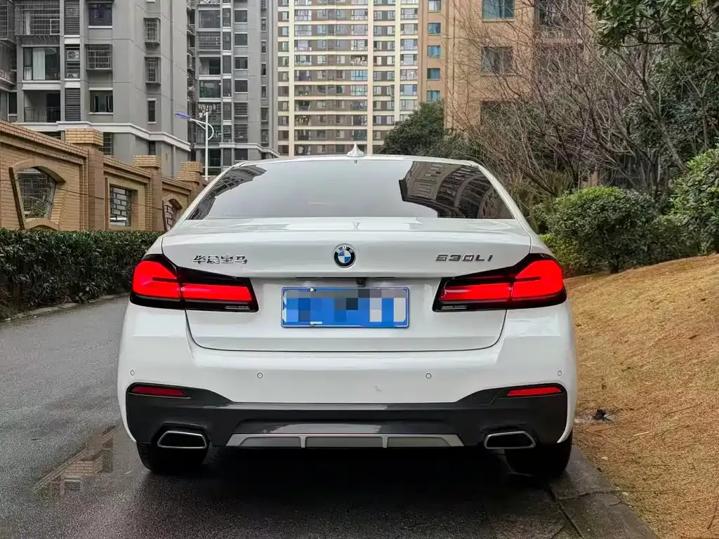 BMW 5 Series — фото 4