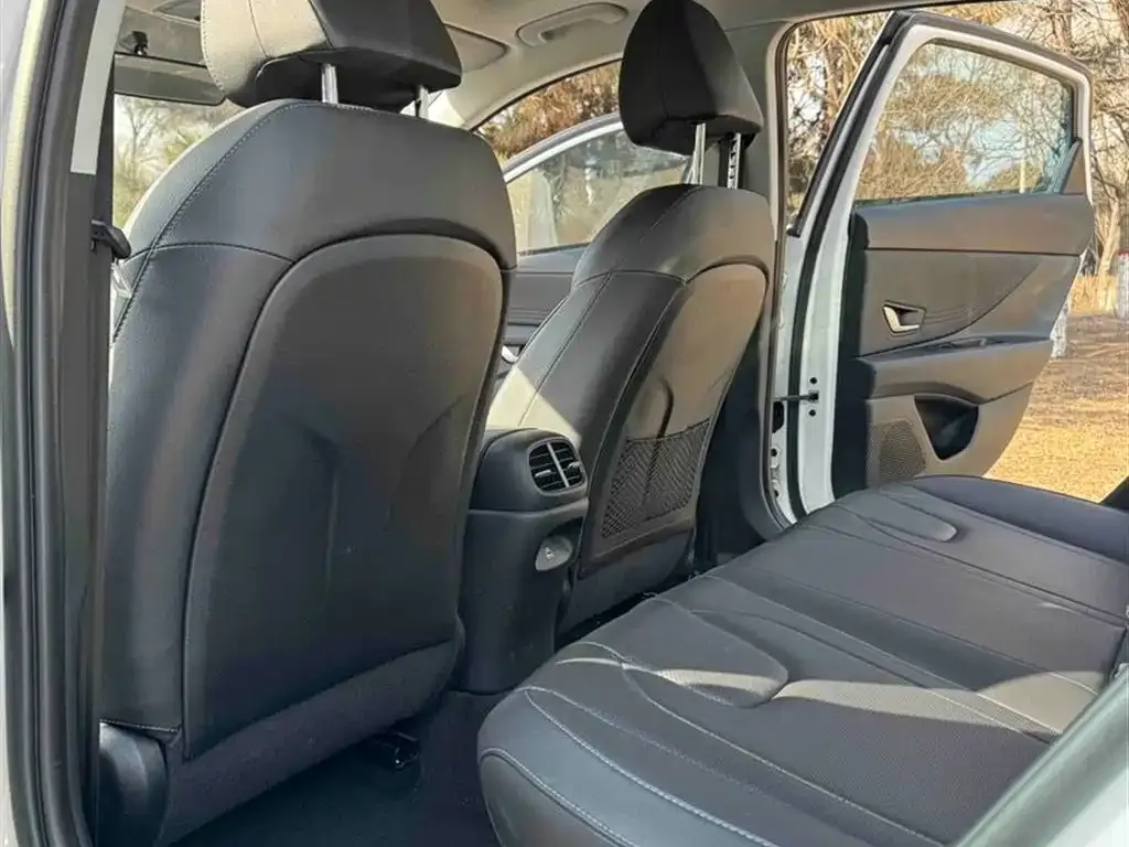 Hyundai Elantra 2023 из CN, фото 7