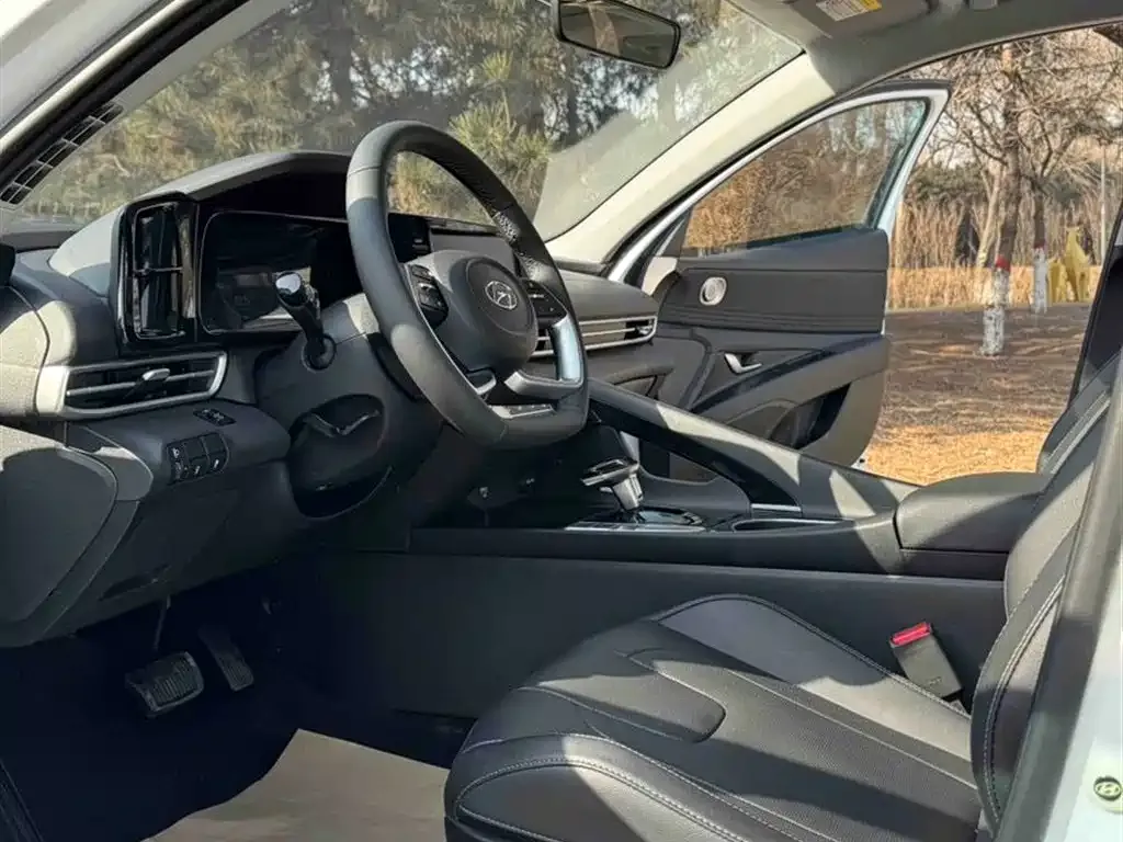 Hyundai Elantra 2023 из CN, фото 4