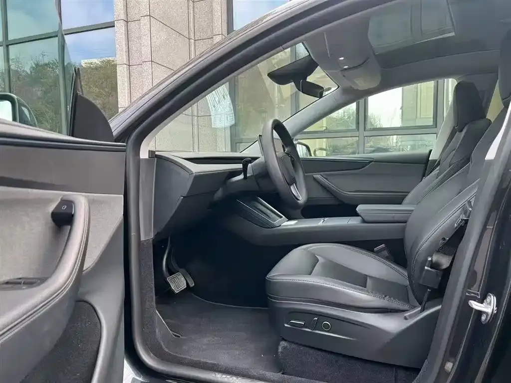 Tesla Model Y 2025 из CN, фото 3