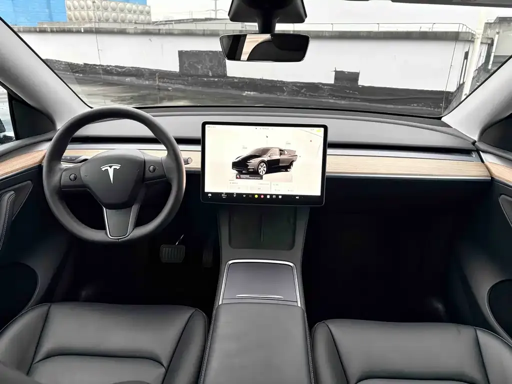 Tesla Model Y — фото 7