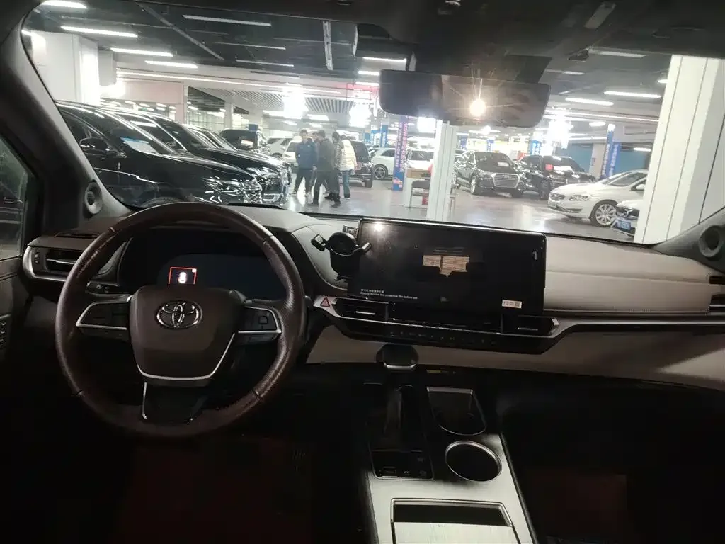 Toyota Granvia 2023 из CN, фото 2