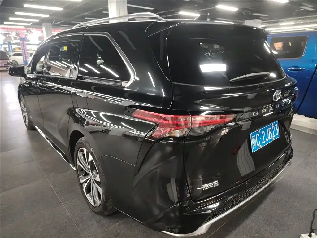 Toyota Granvia 2023 из CN, фото 9