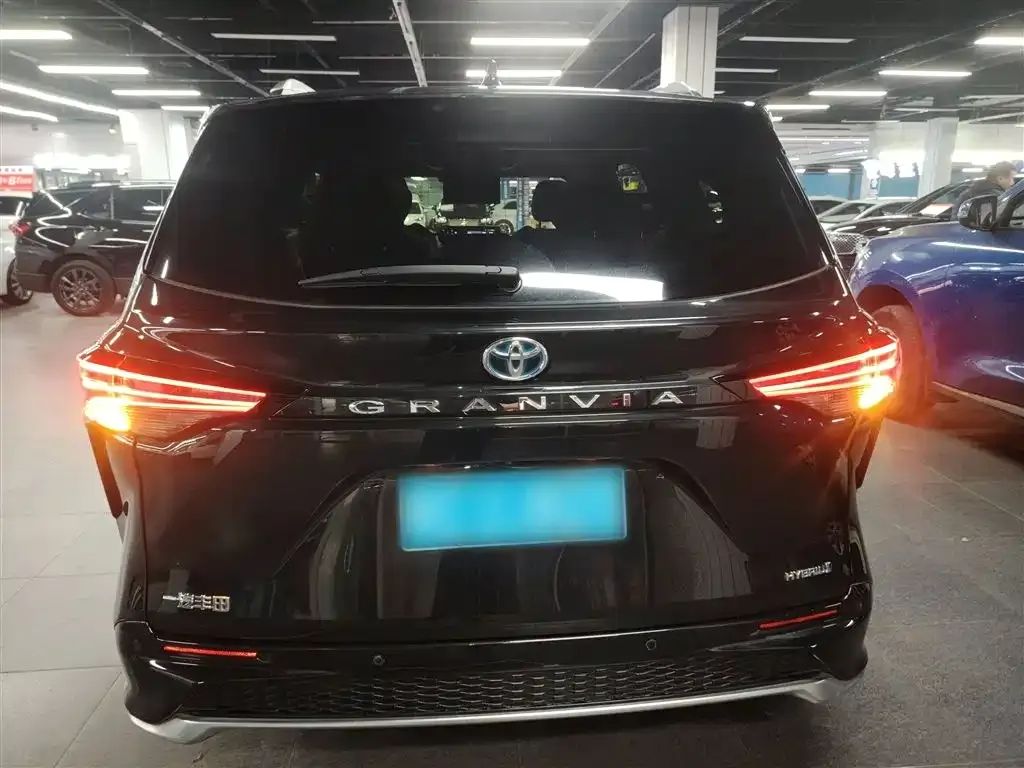 Toyota Granvia 2023 из CN, фото 5