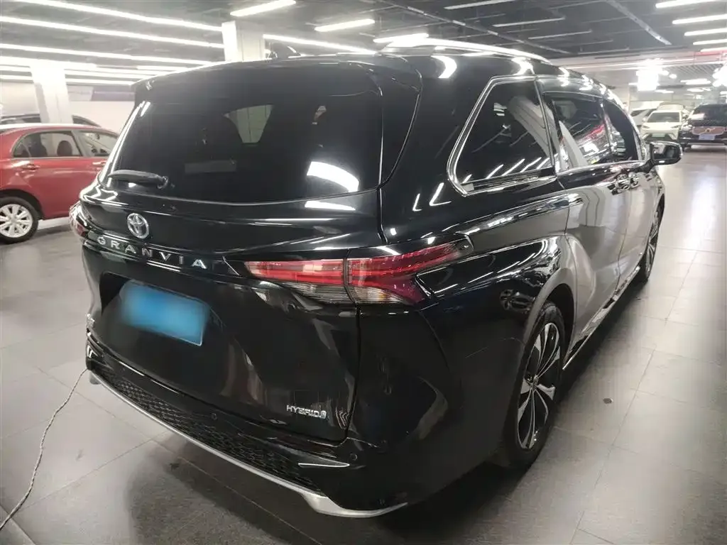 Toyota Granvia 2023 из CN, фото 8