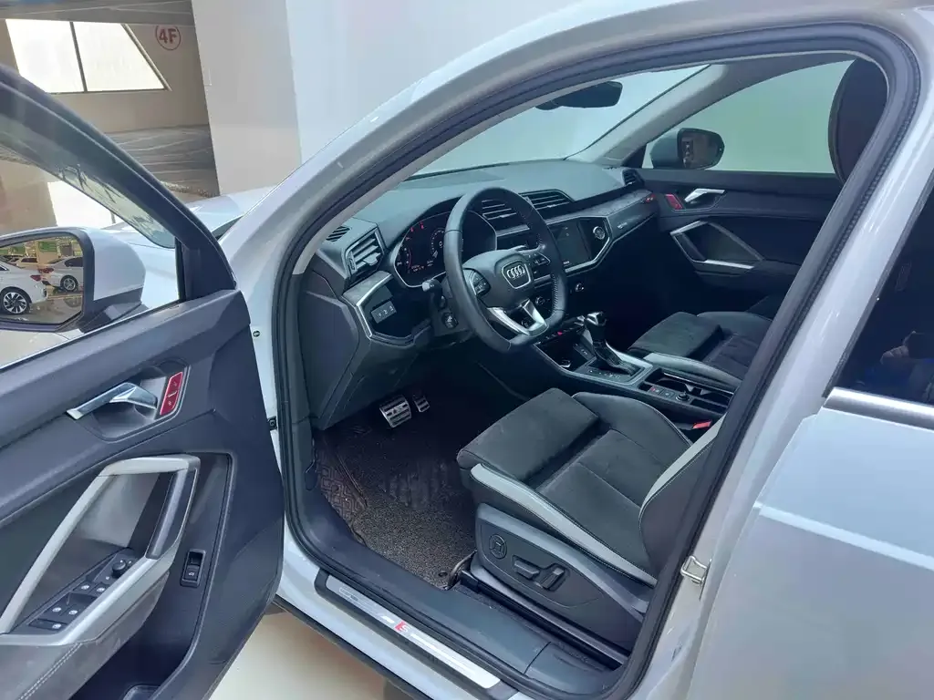 Audi Q3 2021 из CN, фото 8