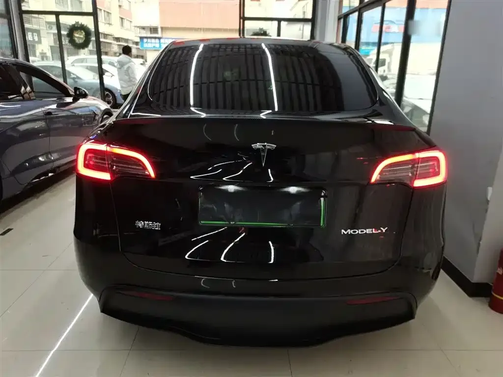 Tesla Model Y 2023 из CN, фото 3
