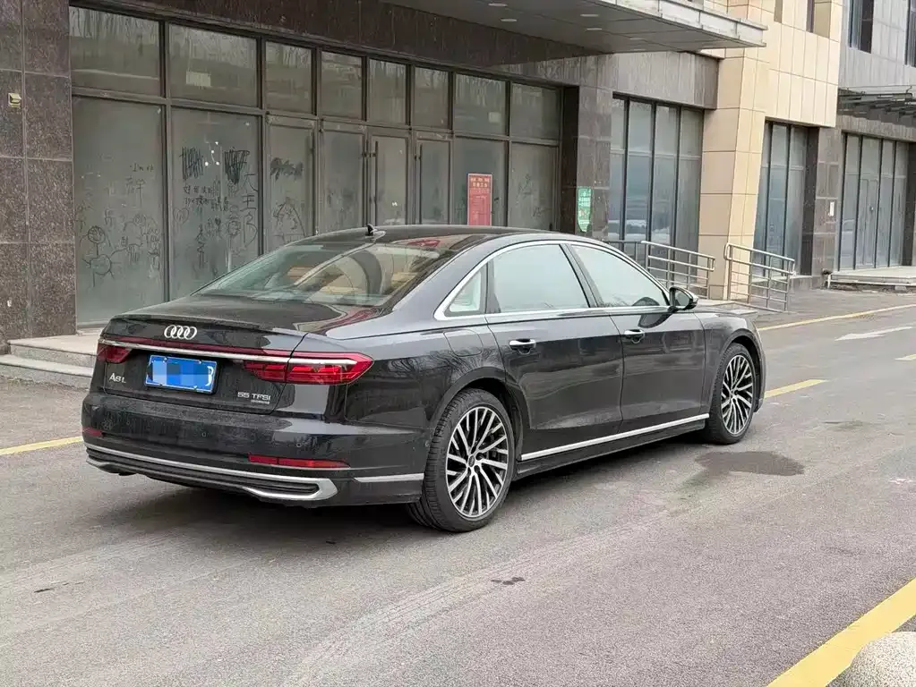 Audi A8 2023 из CN, фото 2