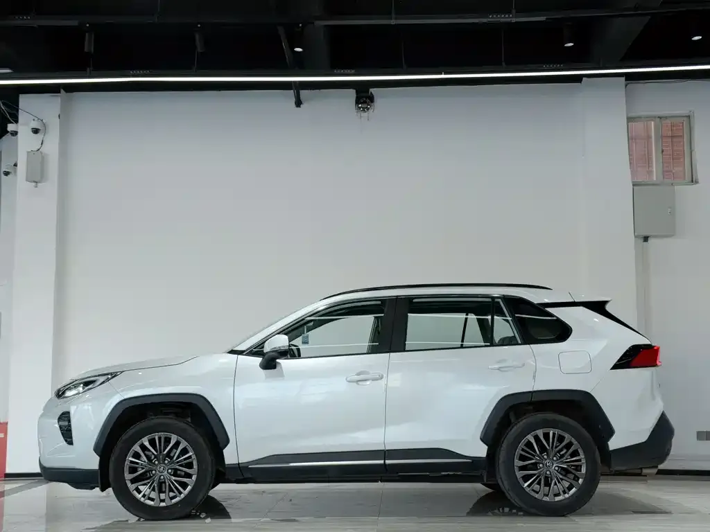 Toyota Wildlander 2023 из CN, фото 5