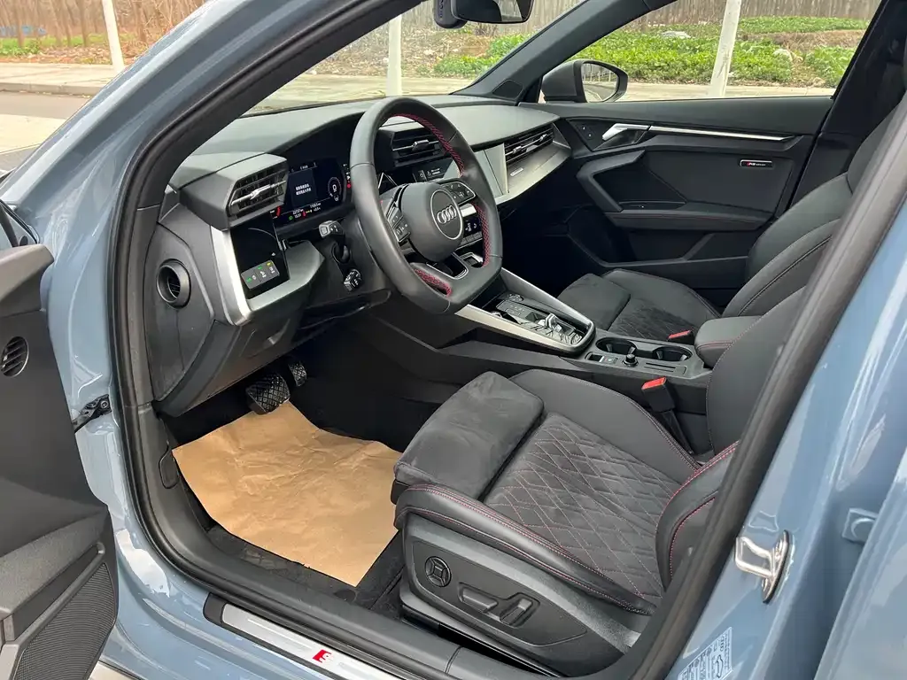 Audi A3 2023 из CN, фото 2