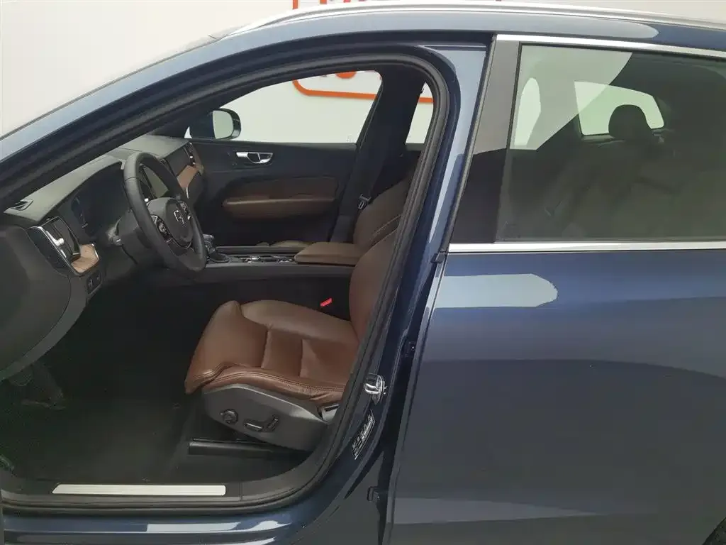 Volvo XC60 2021 из CN, фото 7