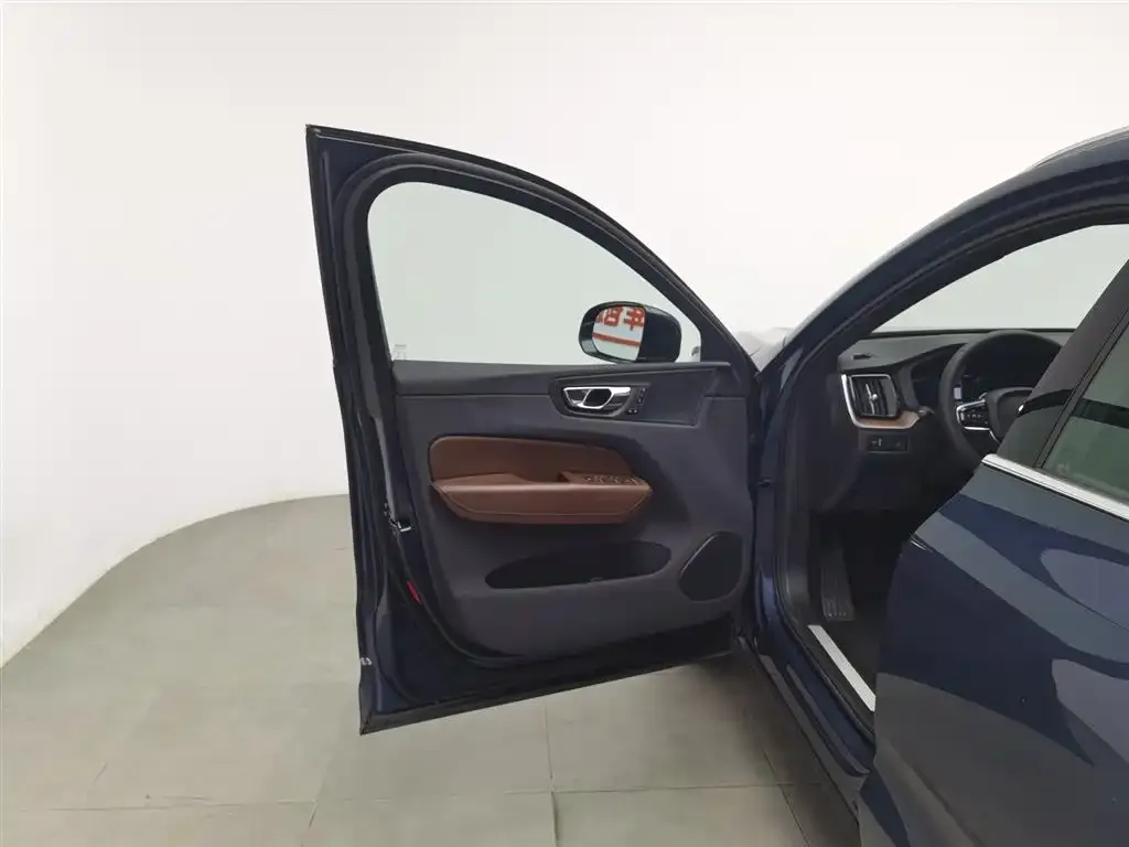 Volvo XC60 2021 из CN, фото 4