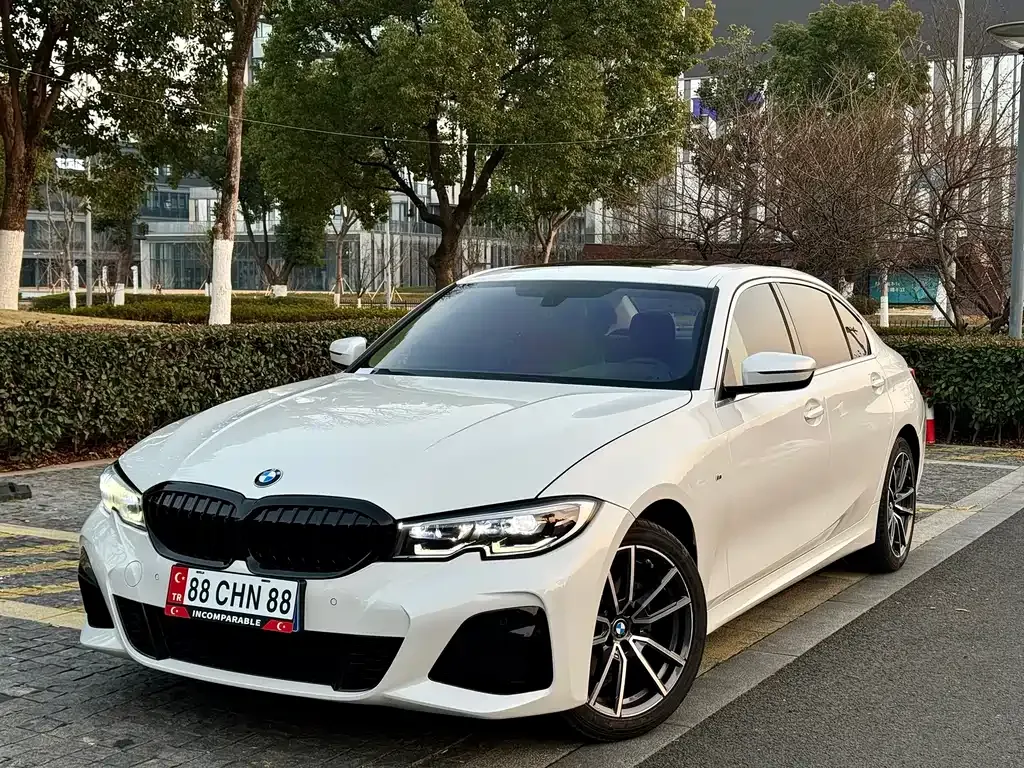 BMW 3 Series 2022 из CN, фото 1