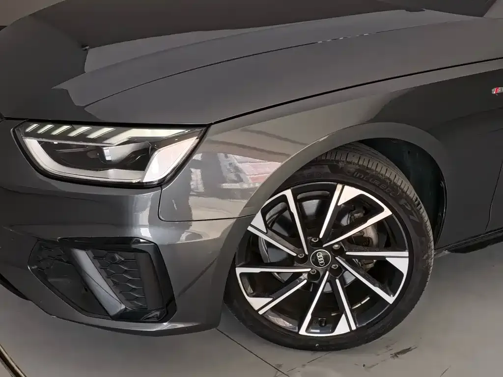Audi A4L 2023 из CN, фото 3