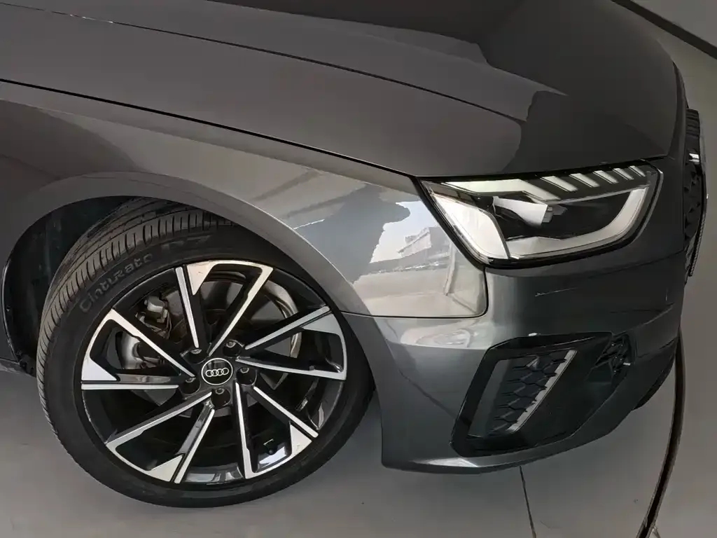 Audi A4L 2023 из CN, фото 8