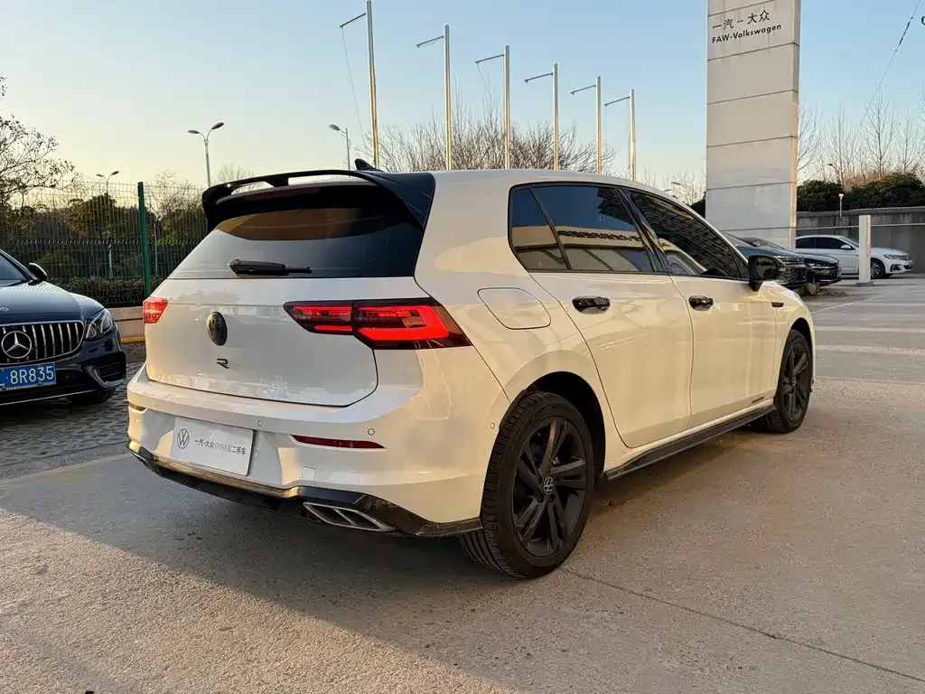 Volkswagen Golf 2024 из CN, фото 6
