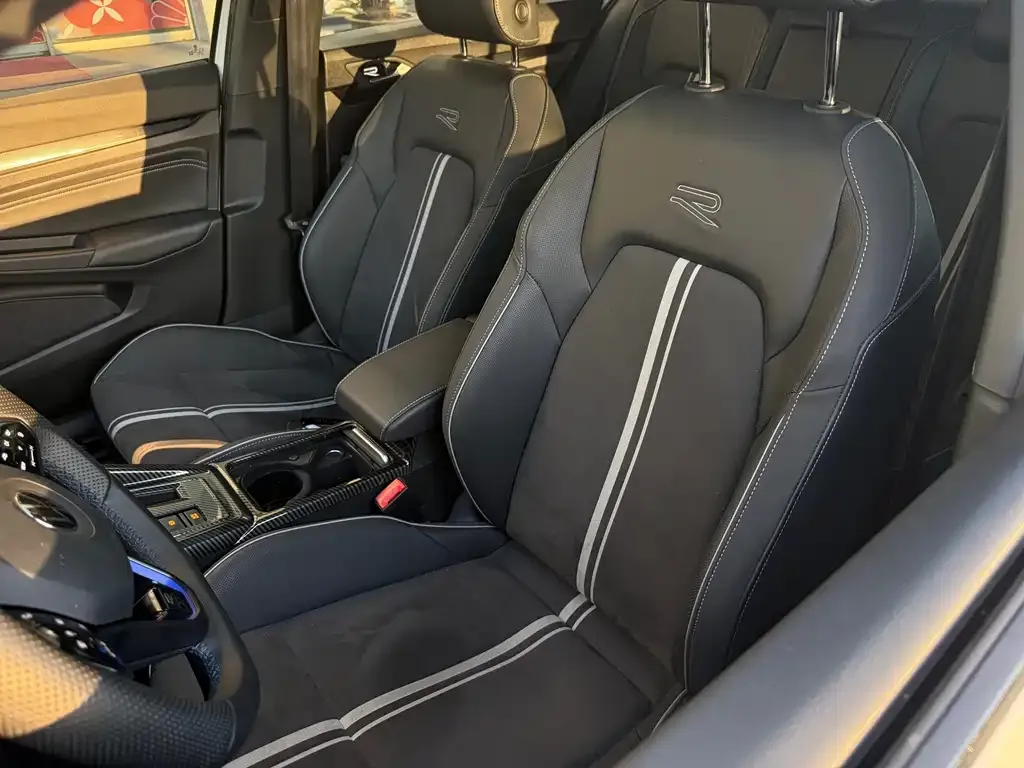 Volkswagen Golf 2024 из CN, фото 3