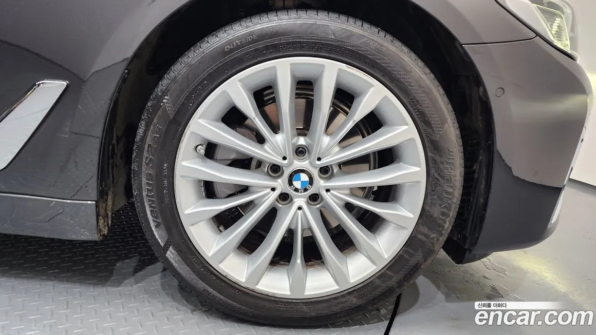 BMW 5-Series 2023 из KR, фото 3