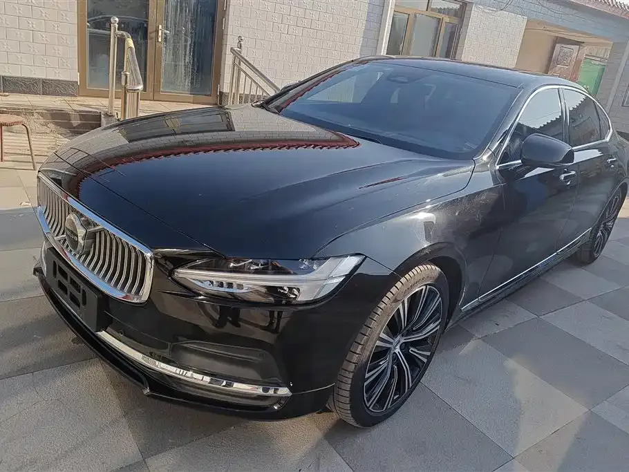 Volvo S90 — фото 1