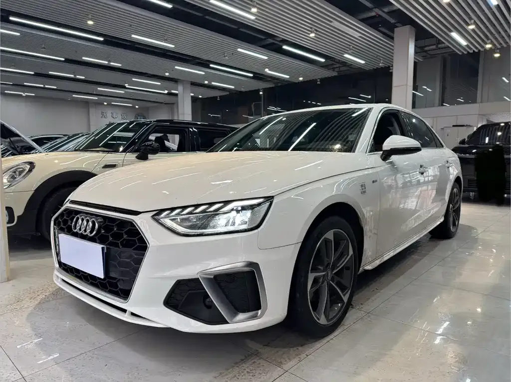 Audi A4L 2021 из CN, фото 1