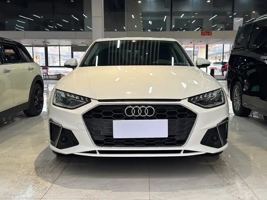 Audi A4L 2021 из CN, фото 3