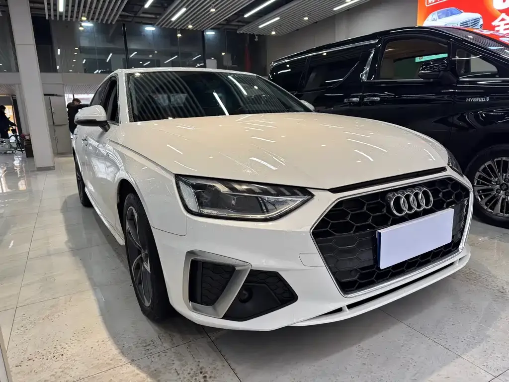 Audi A4L 2021 из CN, фото 4