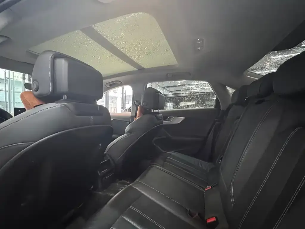 Audi A4L 2021 из CN, фото 2