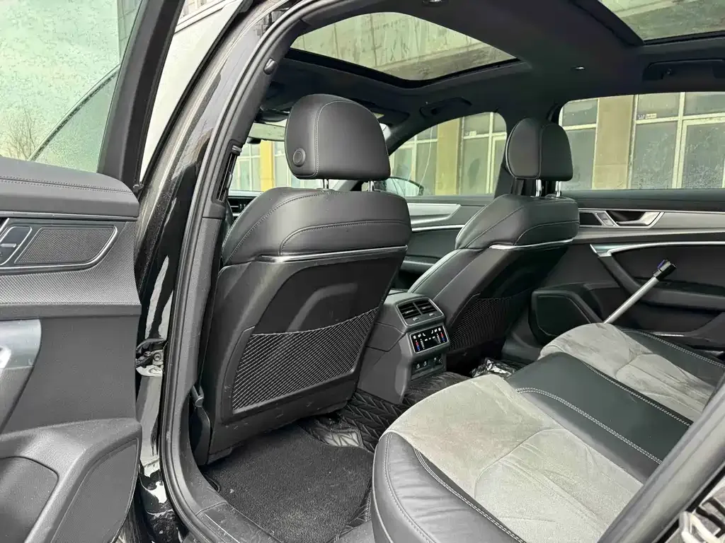 Audi A6L 2023 из CN, фото 8