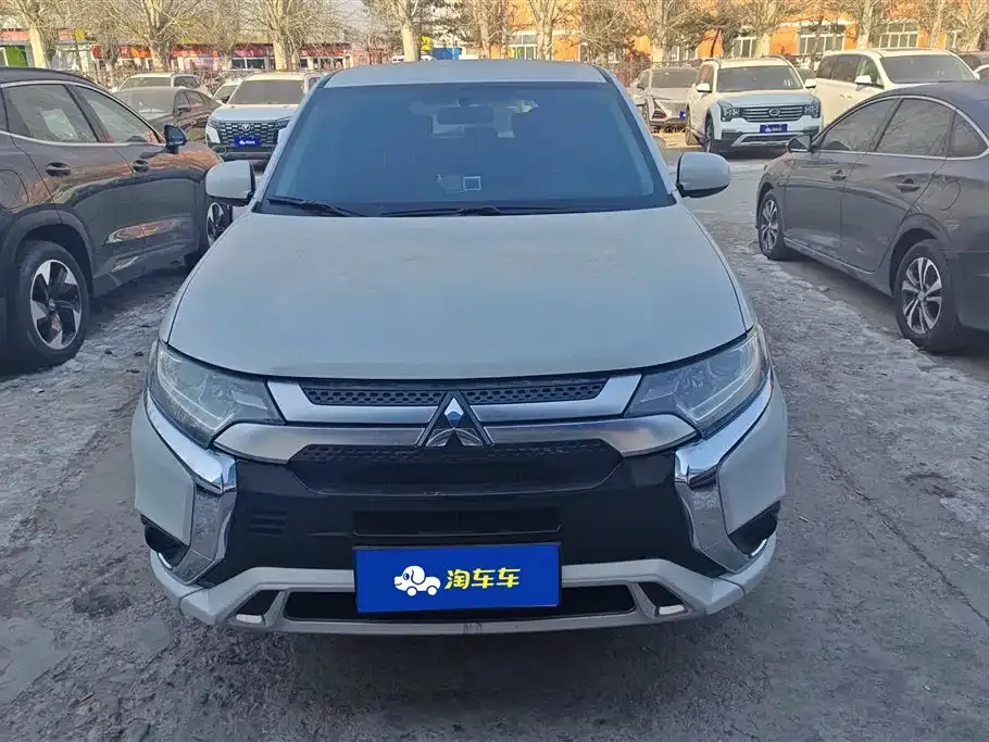 Mitsubishi Outlander — фото 9