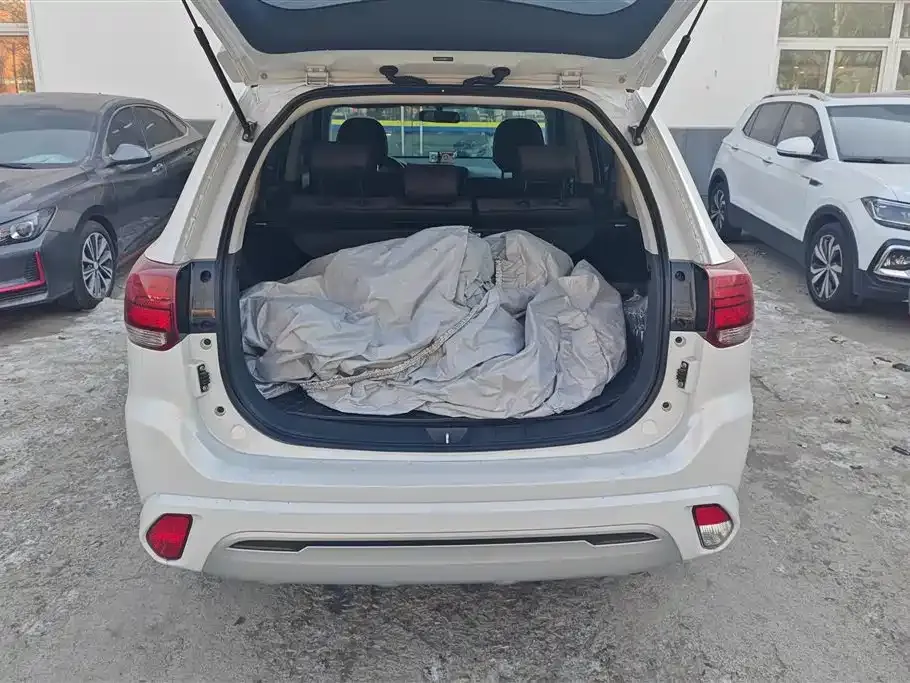 Mitsubishi Outlander — фото 10