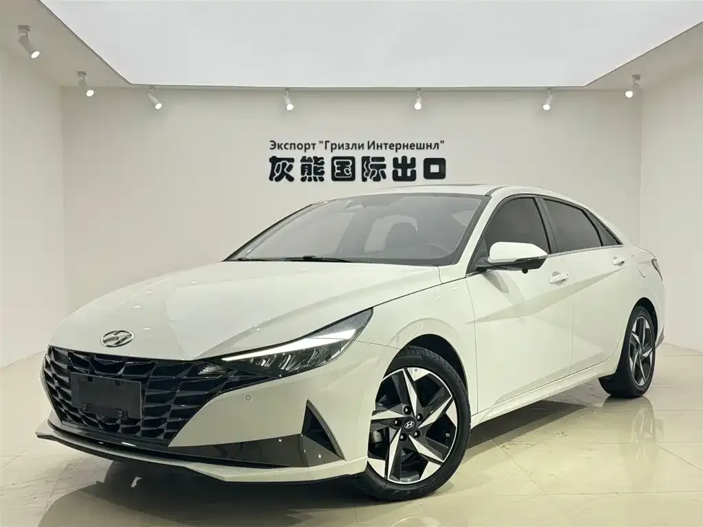 Hyundai Elantra — фото 1