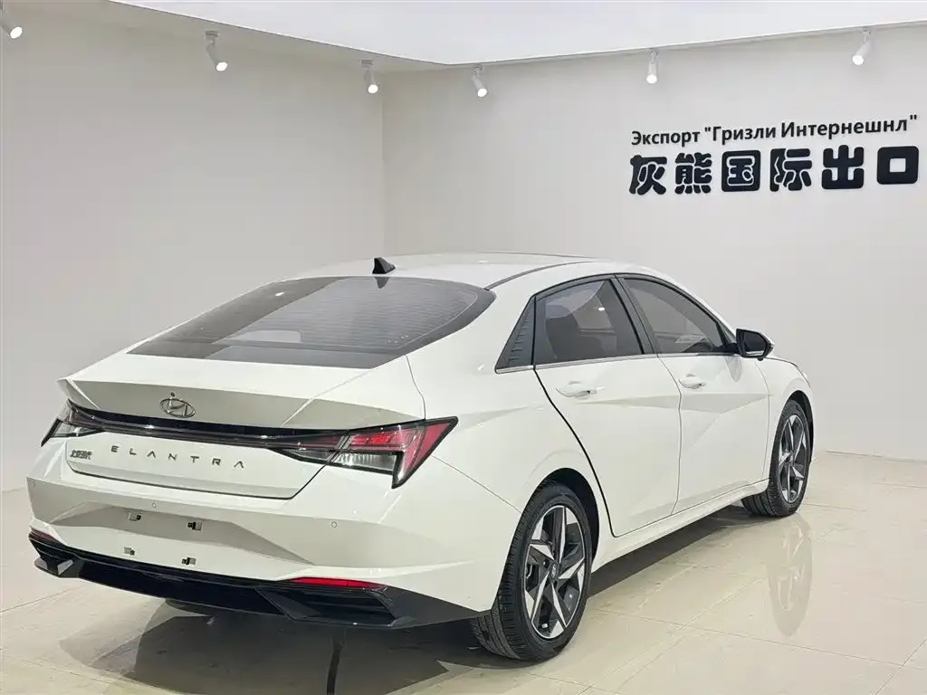 Hyundai Elantra — фото 7