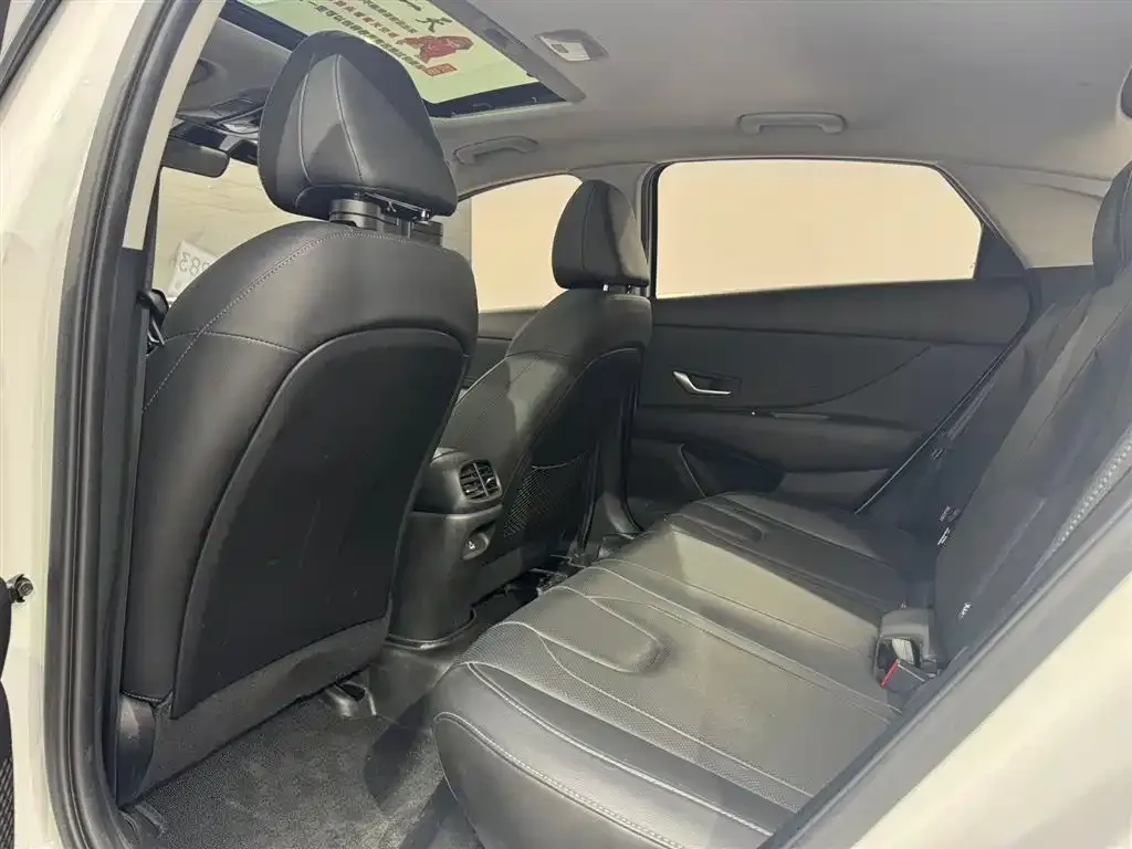 Hyundai Elantra — фото 4