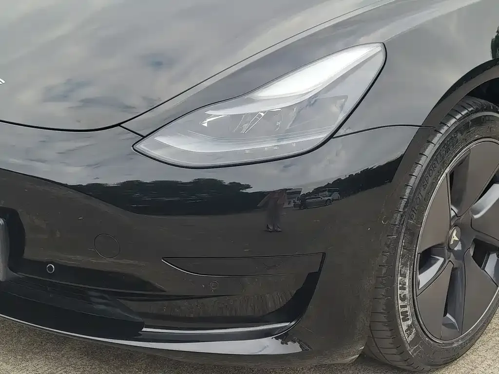 Tesla Model 3 — фото 3