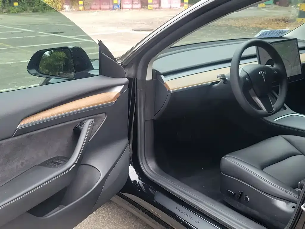 Tesla Model 3 — фото 4