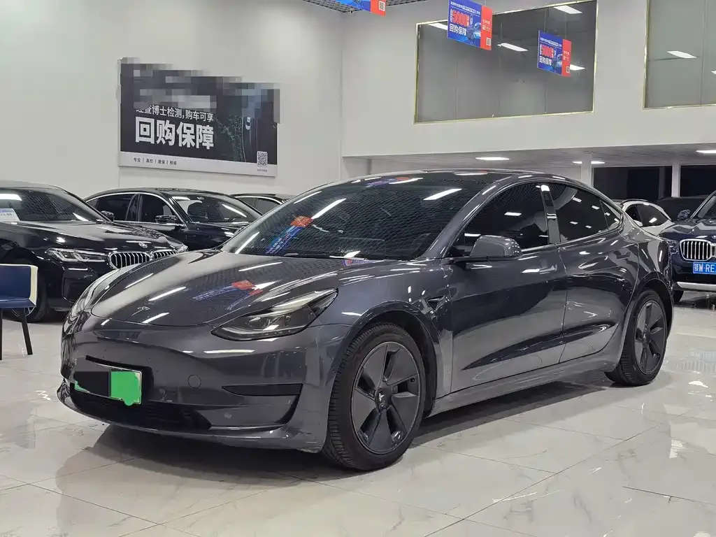 Tesla Model 3 — фото 1
