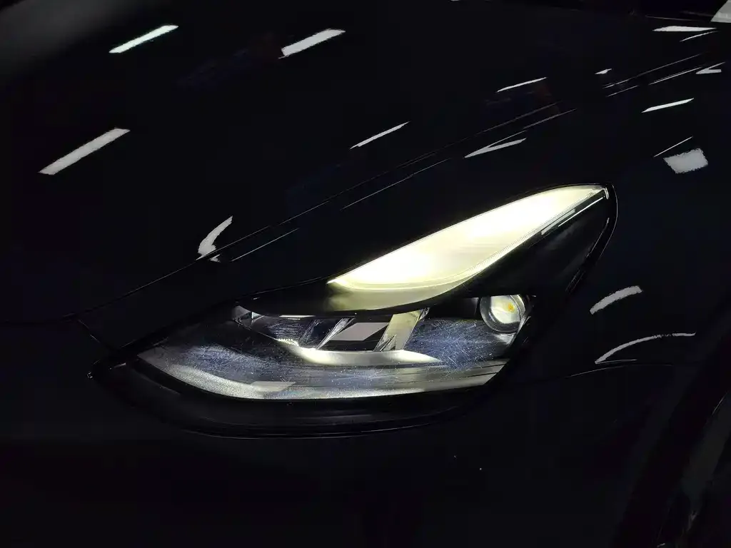 Tesla Model 3 — фото 5