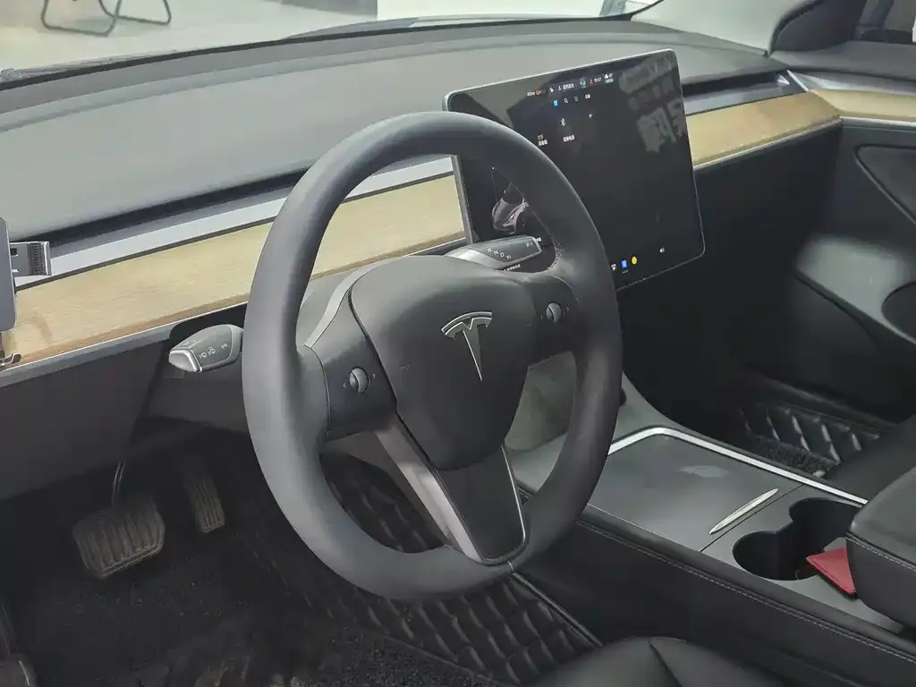 Tesla Model 3 — фото 6