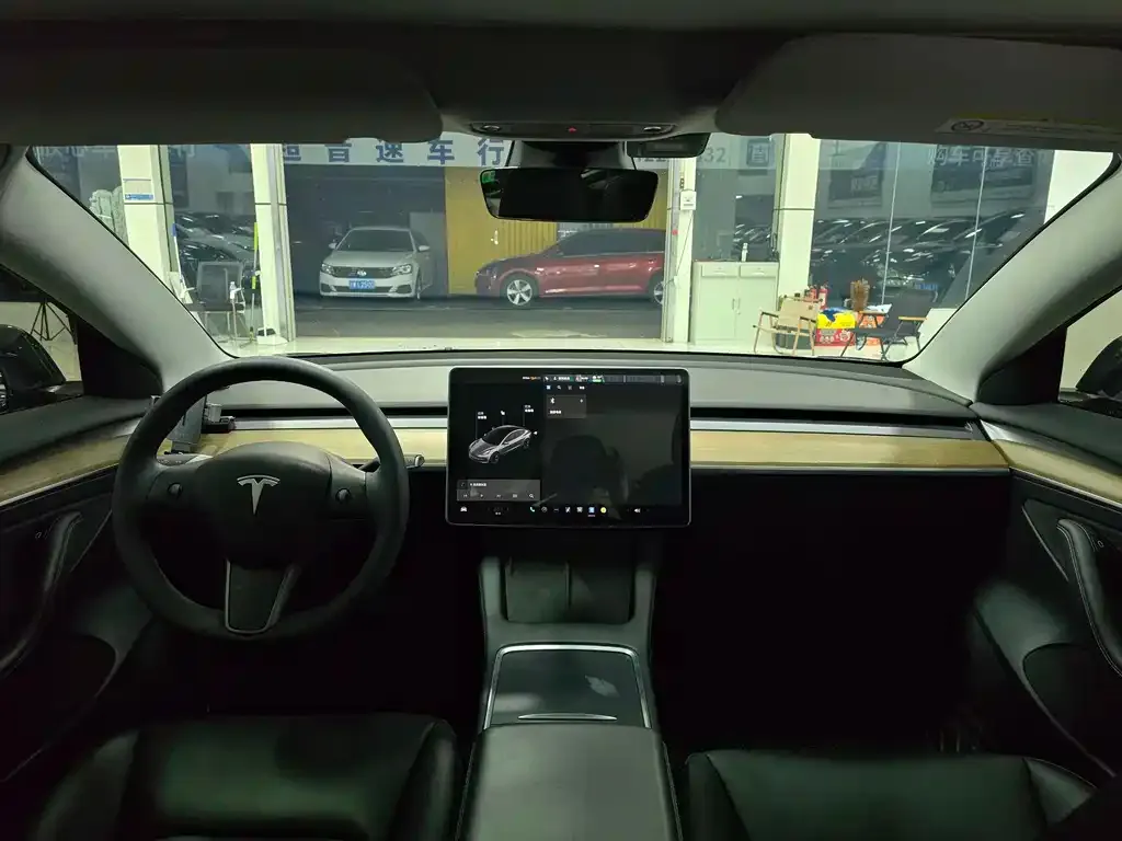 Tesla Model 3 — фото 10