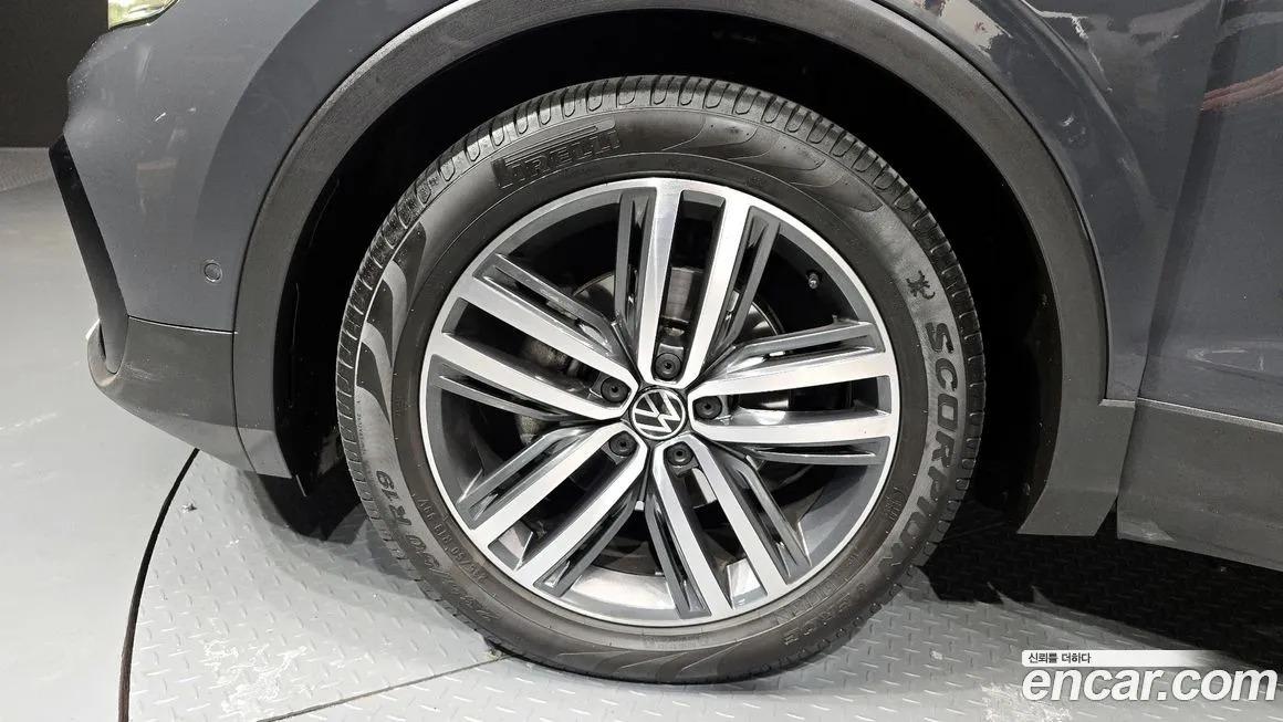 Volkswagen Tiguan — фото 8