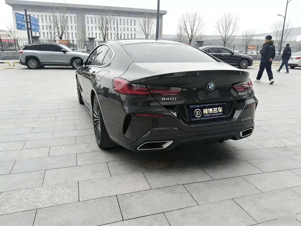BMW 8 Series — фото 3