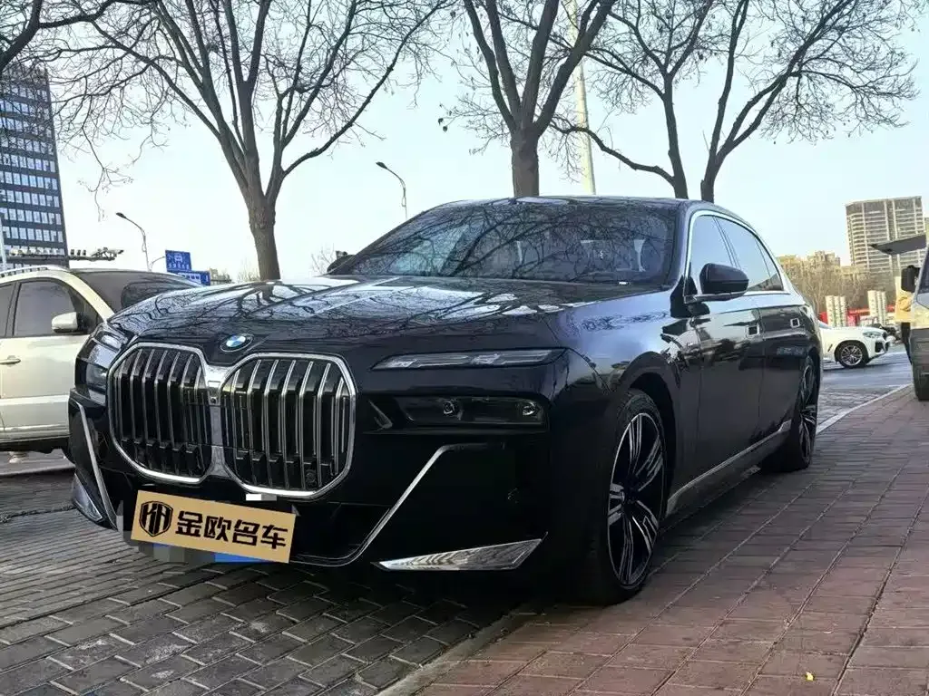 BMW 7 Series — фото 1