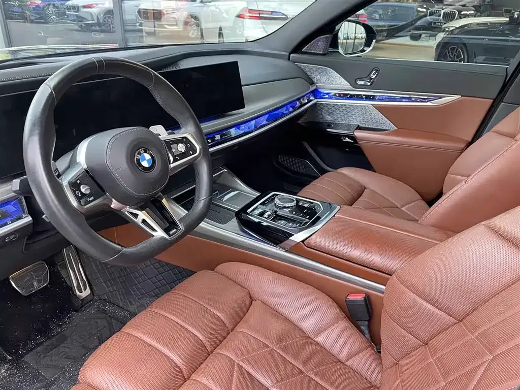 BMW 7 Series — фото 9