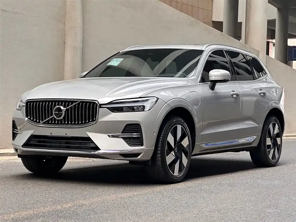 Volvo XC60 PHEV — фото 1