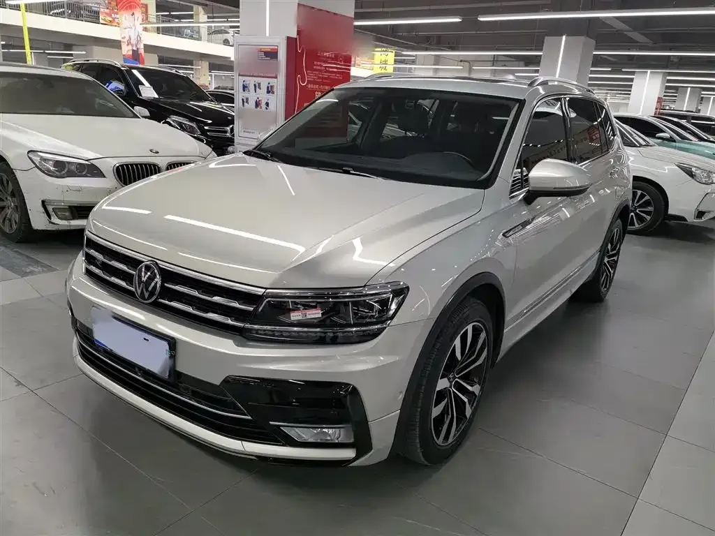 Volkswagen Tiguan L — фото 1