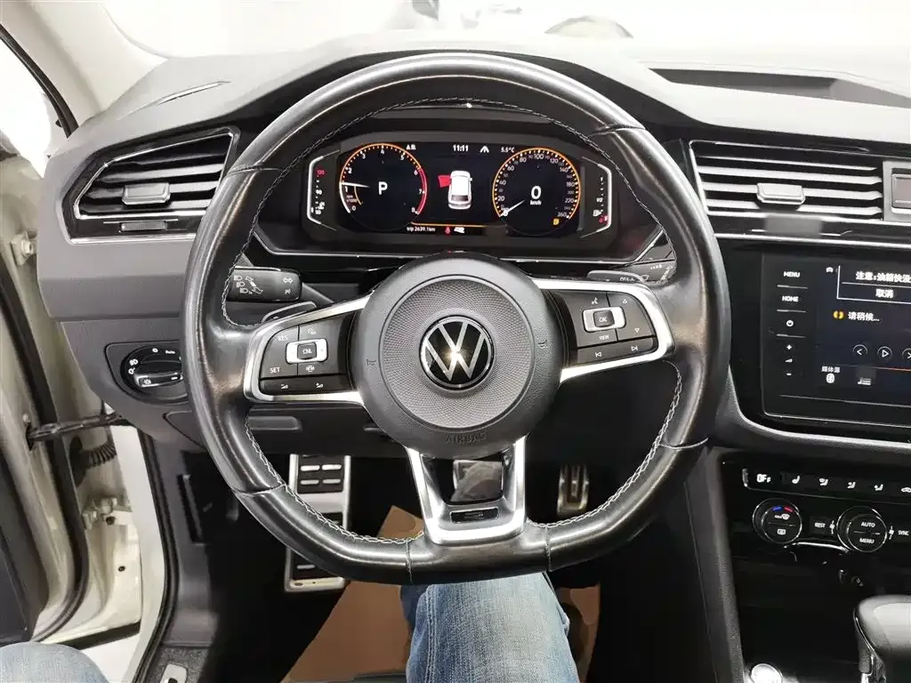 Volkswagen Tiguan L — фото 9